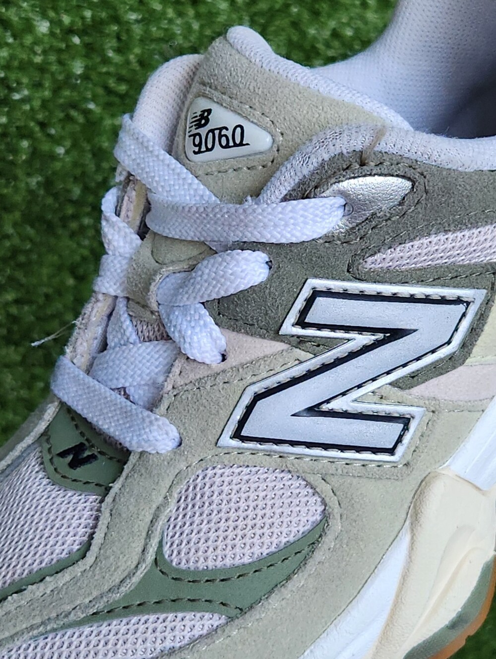 New Balance 9060 Little Girls Size 13 Athletic-Lifestyle Running Sneakers Shoes - Picture 2 of 16